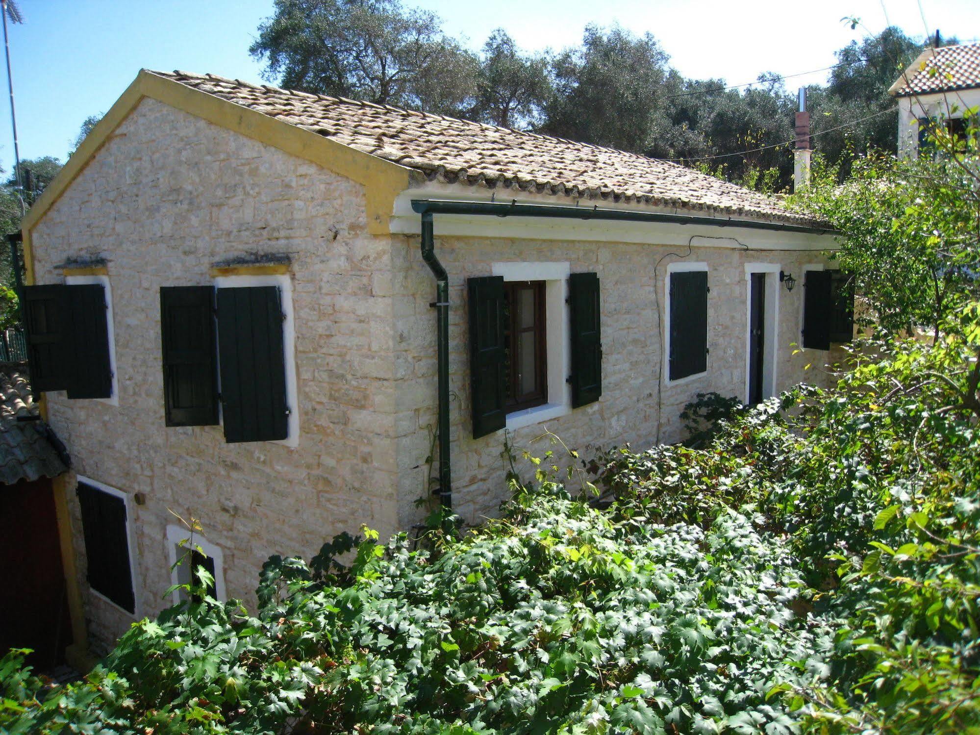 גאיוס Adamantia Hotel מראה חיצוני תמונה