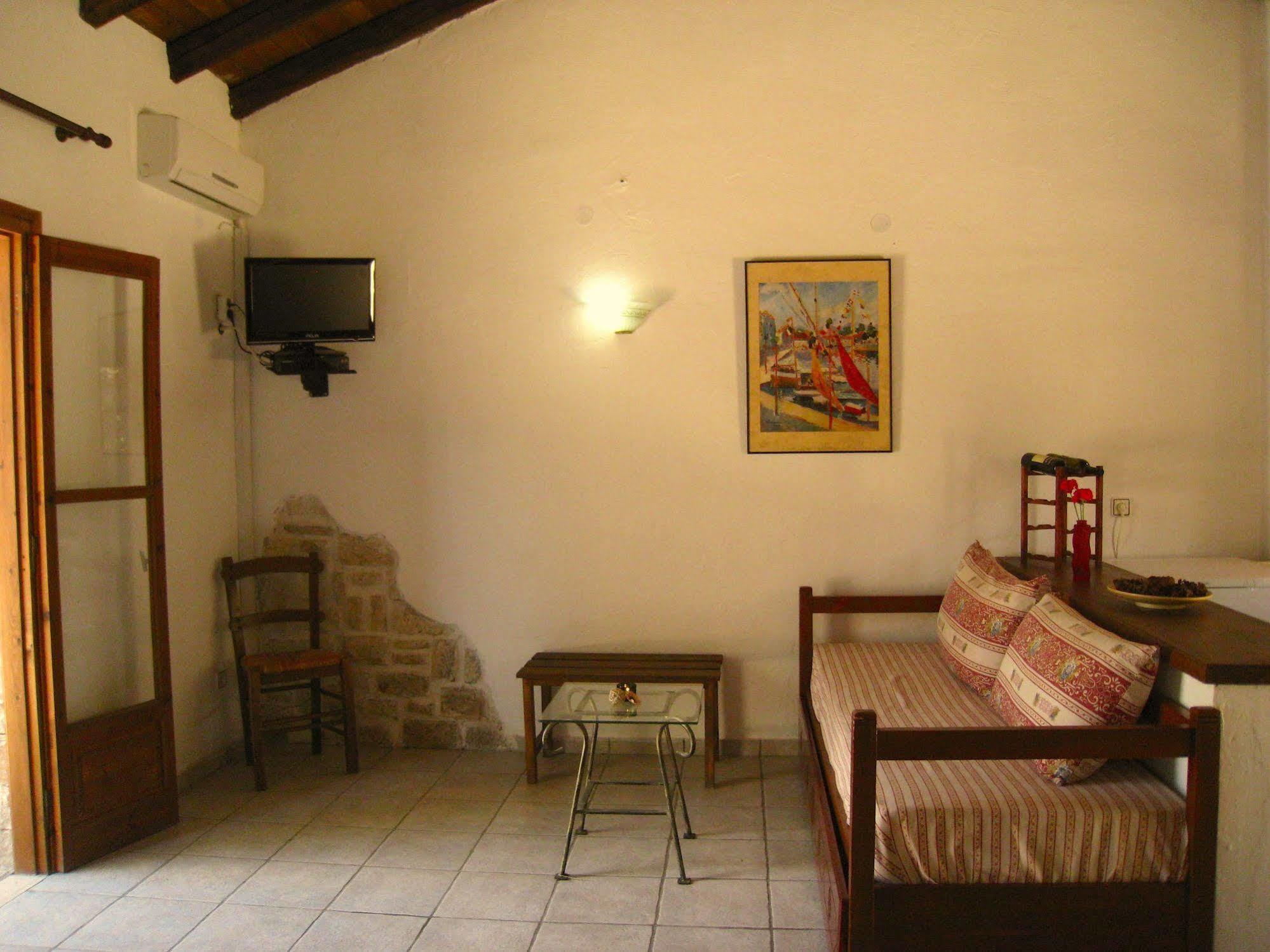 גאיוס Adamantia Hotel מראה חיצוני תמונה